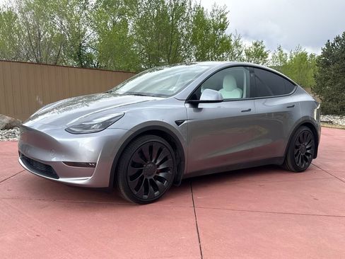 Used 2025 Tesla Model Y Performance image 3