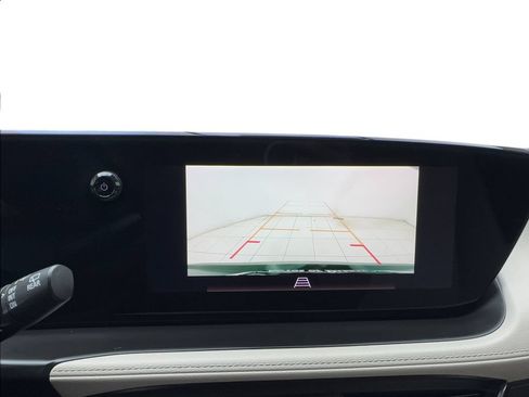 Used 2024 Buick Encore GX Preferred w/ Comfort Package FWD image 49