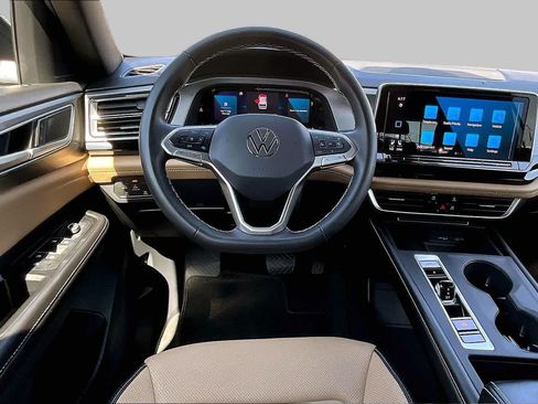 Used 2024 Volkswagen Atlas Cross Sport SE FWD image 6