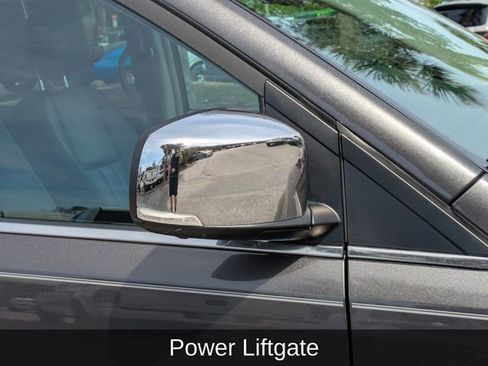 Used 2016 Chrysler Town & Country Touring-L FWD image 14