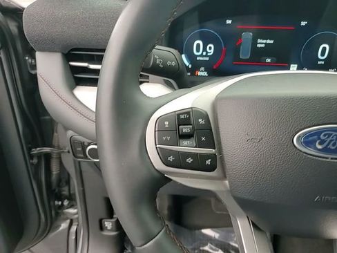 Used 2025 Ford Explorer Active image 18