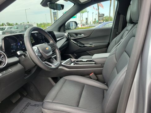 Used 2025 Chevrolet Equinox LT w/ Convenience Package II FWD image 11