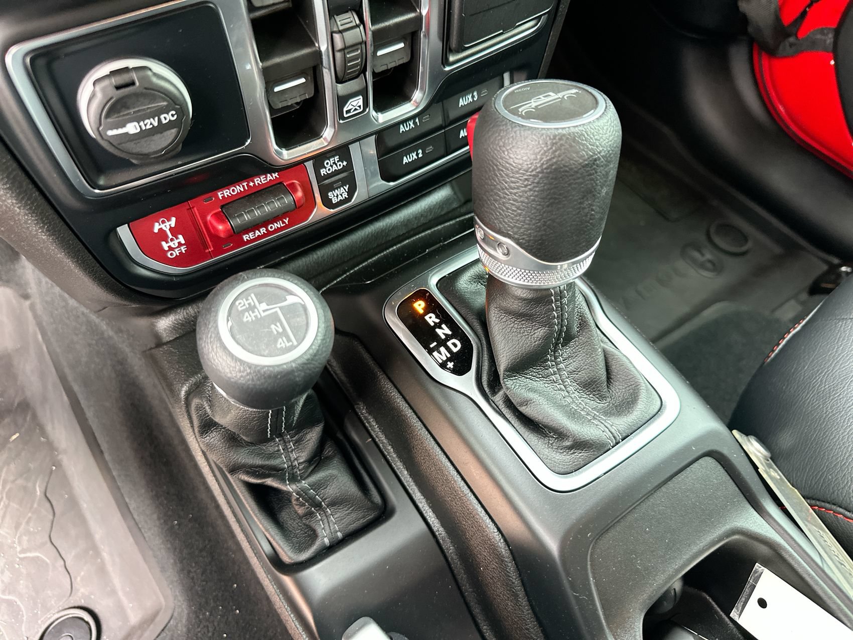 Used 2024 Jeep Gladiator Rubicon w/ Safety Group AWD/4WD image 18
