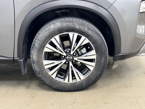 Used 2023 Nissan Rogue SV image 4