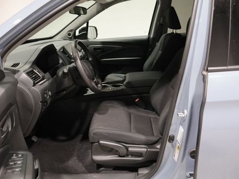 Used 2025 Honda Ridgeline Sport image 11