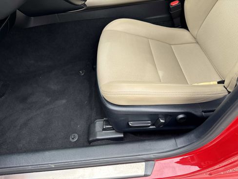 Used 2019 Lexus IS 300 300 image 19