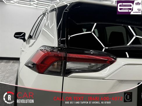 Used 2021 Toyota RAV4 XLE Premium image 45