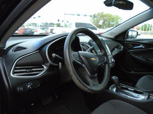 Used 2017 Chevrolet Malibu LS FWD image 12