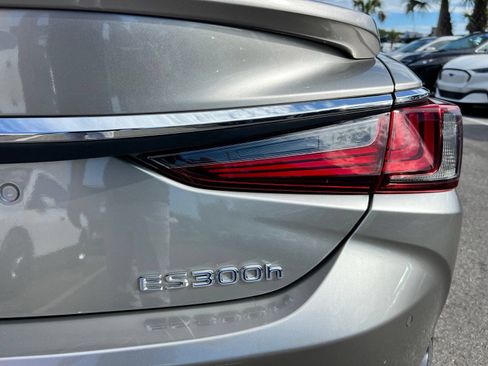 Used 2020 Lexus ES 300h w/ Premium Package FWD image 14