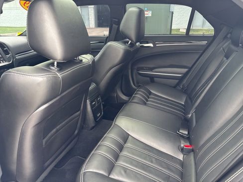 Used 2019 Chrysler 300 S RWD image 9