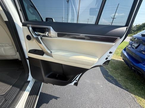Used 2023 Lexus GX 460 Premium w/ Accessory Package AWD/4WD image 23