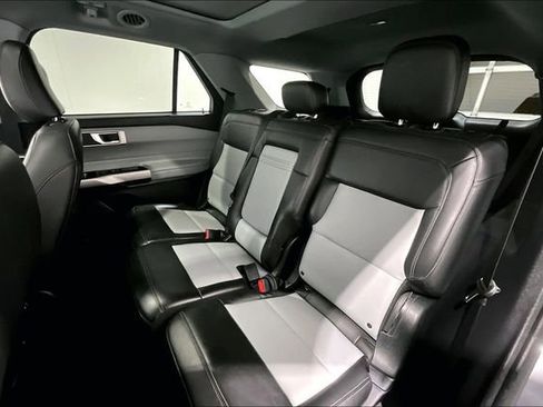 Used 2022 Ford Explorer XLT w/ XLT Sport Appearance Package image 23