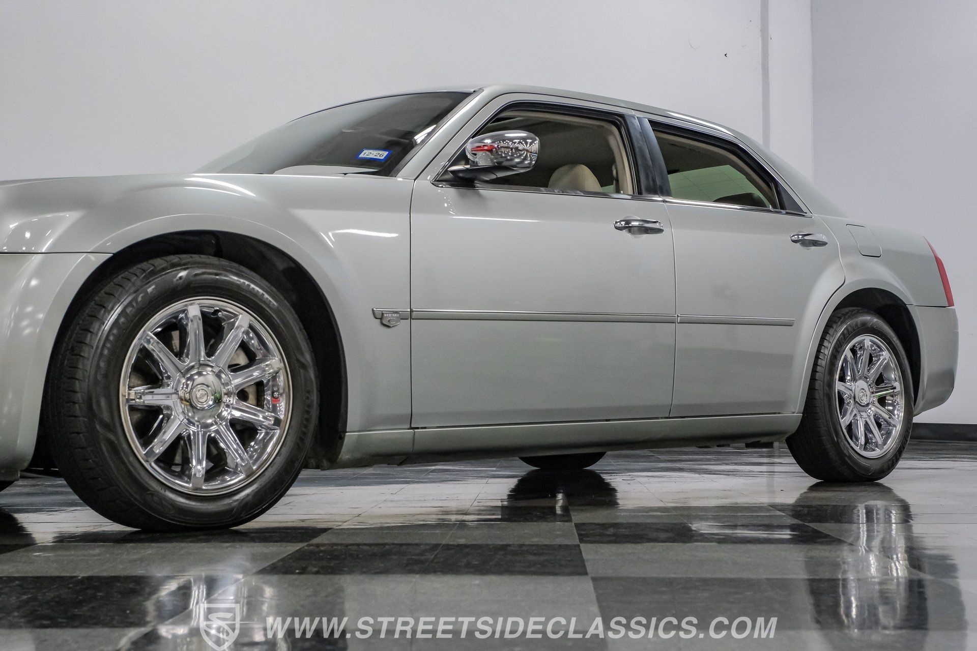 Used 2005 Chrysler 300 C w/ Navigation & Sound Group II RWD image 22