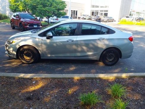 Used 2017 Chevrolet Cruze LS FWD image 8