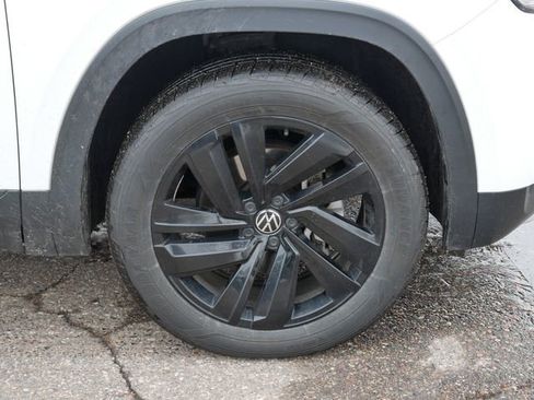 Certified 2023 Volkswagen Atlas Cross Sport SE image 9