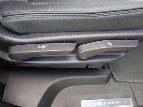 Used 2024 GMC Yukon Denali w/ Advanced Technology Package image 12