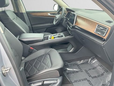 Used 2024 Volkswagen Atlas SE image 15