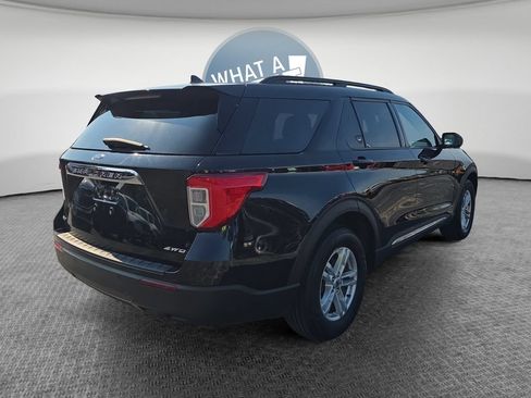 Used 2023 Ford Explorer XLT AWD/4WD image 3