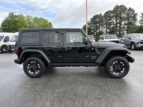 Used 2025 Jeep Wrangler Unlimited Rubicon 4xe w/ Convenience Group AWD/4WD image 5