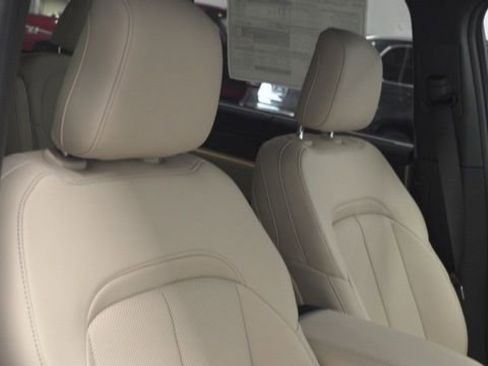 New 2025 Jeep Grand Cherokee L Limited w/ Luxury Tech Group II image 16