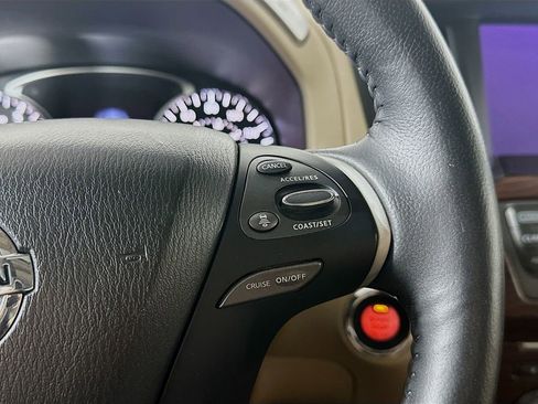 Used 2020 Nissan Pathfinder Platinum image 26