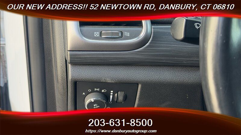Used 2019 Jeep Grand Cherokee Laredo AWD/4WD image 15