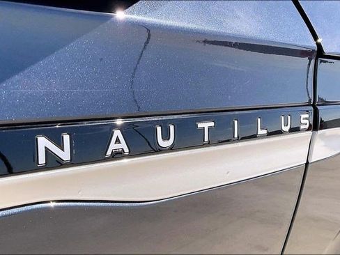 Used 2024 Lincoln Nautilus Reserve w/ Equipment Group 202A image 8