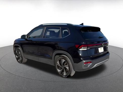 Used 2025 Volkswagen Taos SE image 10