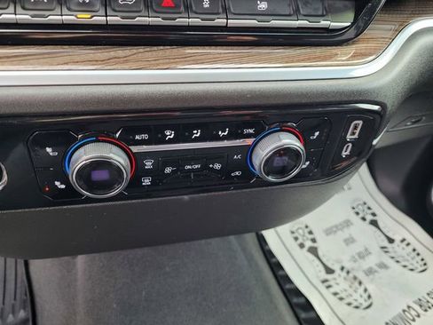 Used 2022 Chevrolet Silverado 1500 LT AWD/4WD image 16