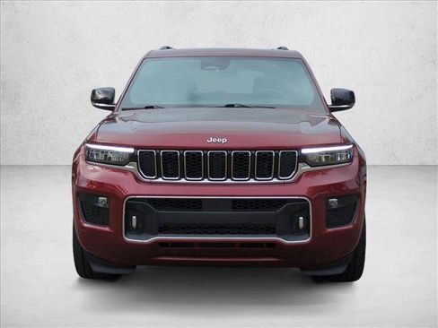 Used 2022 Jeep Grand Cherokee Overland AWD/4WD image 2