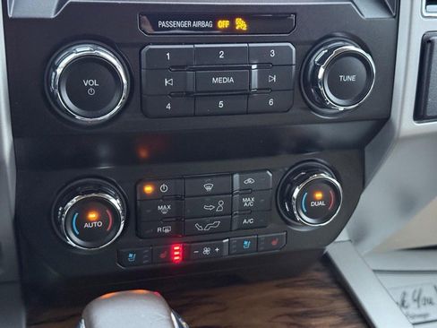 Used 2019 Ford F150 Lariat image 19