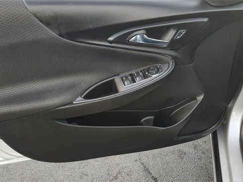 Used 2016 Chevrolet Malibu LT image 8