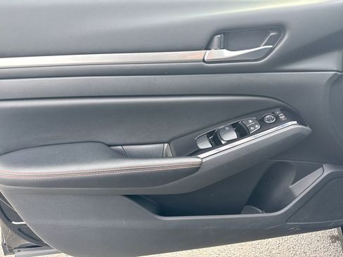 Used 2024 Nissan Altima 2.5 SR image 16