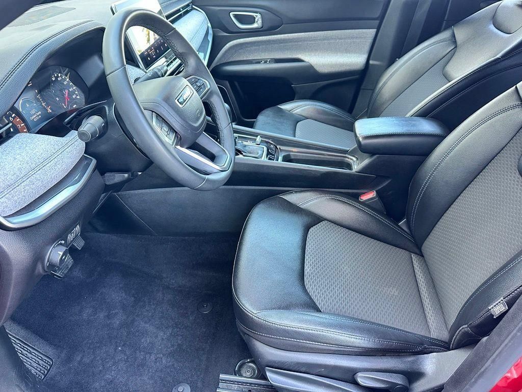 Used 2024 Jeep Compass Latitude AWD/4WD image 6