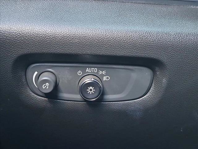 Used 2023 Chevrolet Traverse LT FWD image 17