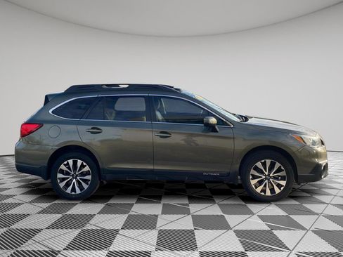 Used 2015 Subaru Outback 2.5i Limited image 2