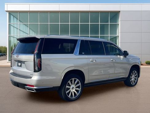 Used 2024 Cadillac Escalade ESV Premium Luxury Platinum image 5