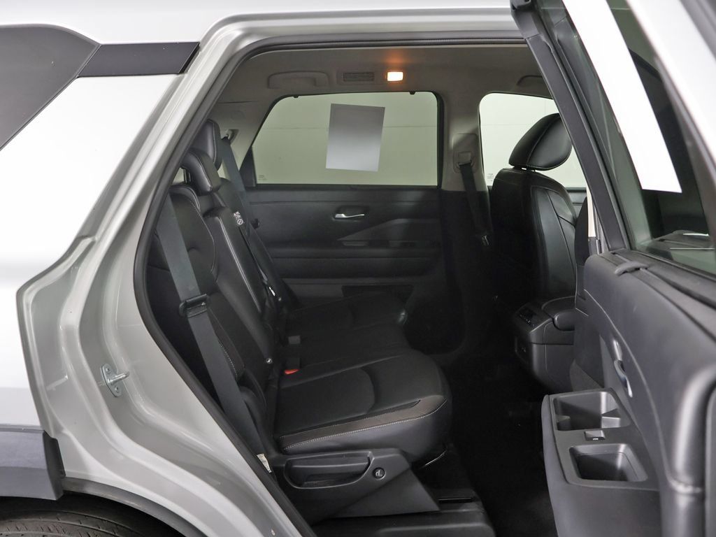 Used 2023 Nissan Pathfinder SL AWD/4WD image 34