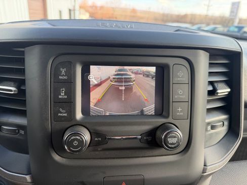 Used 2024 RAM 2500 Tradesman w/ Chrome Appearance Group image 17