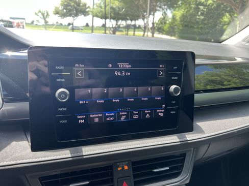 Certified 2025 Volkswagen Taos SE AWD/4WD image 20