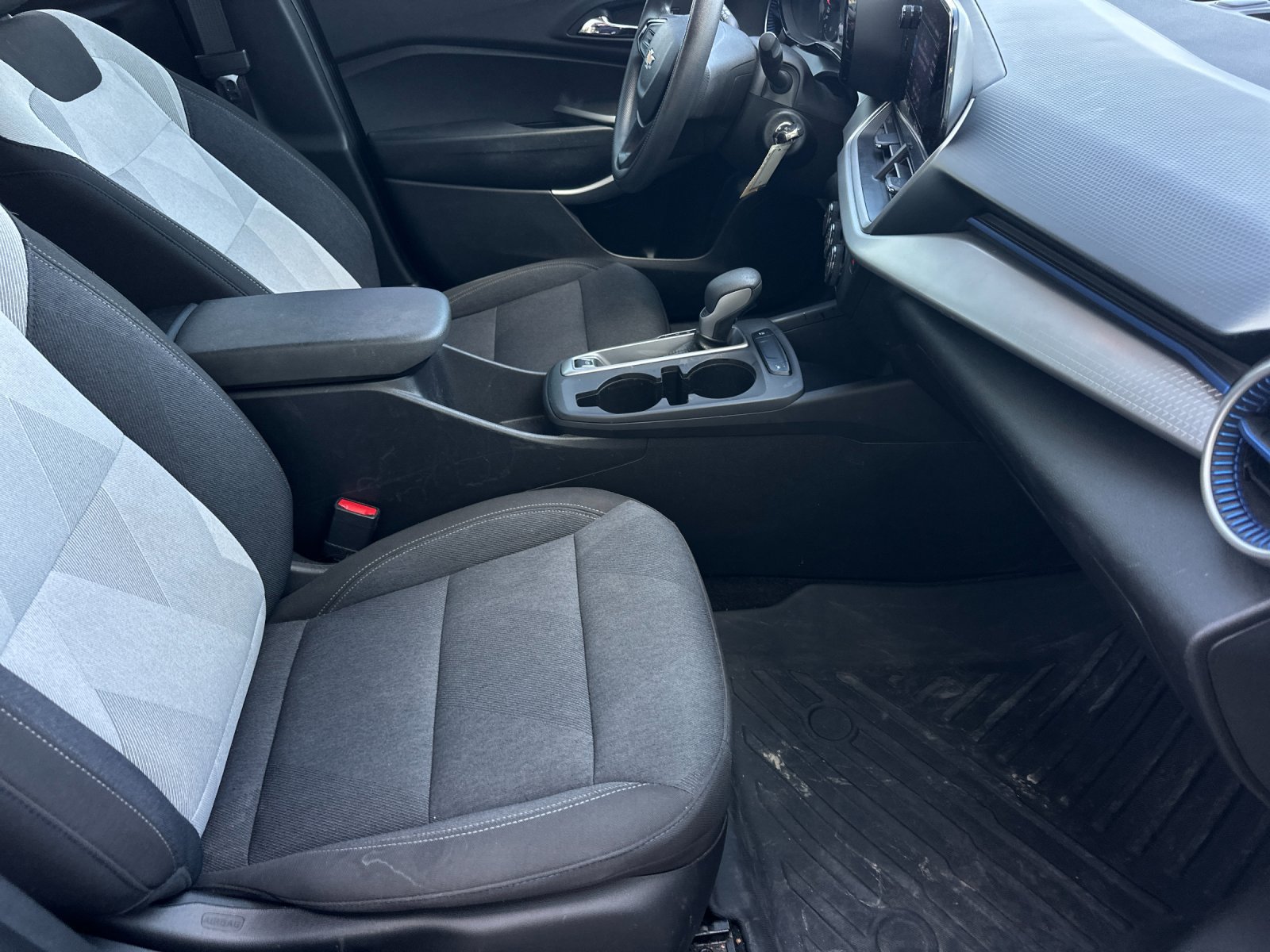 Used 2024 Chevrolet Trax LS w/ LS Convenience Package FWD image 16