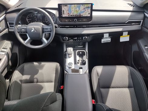 New 2026 Mitsubishi Outlander ES image 2