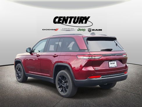 Used 2024 Jeep Grand Cherokee Altitude image 6