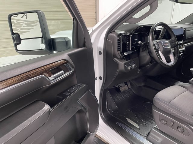 Used 2024 GMC Sierra 1500 Elevation w/ LPO, Elevation Black Package AWD/4WD image 10
