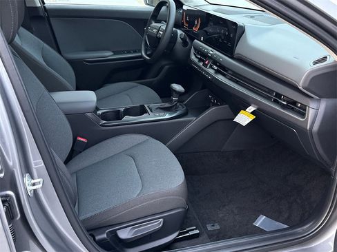 New 2025 Kia K4 LXS image 8