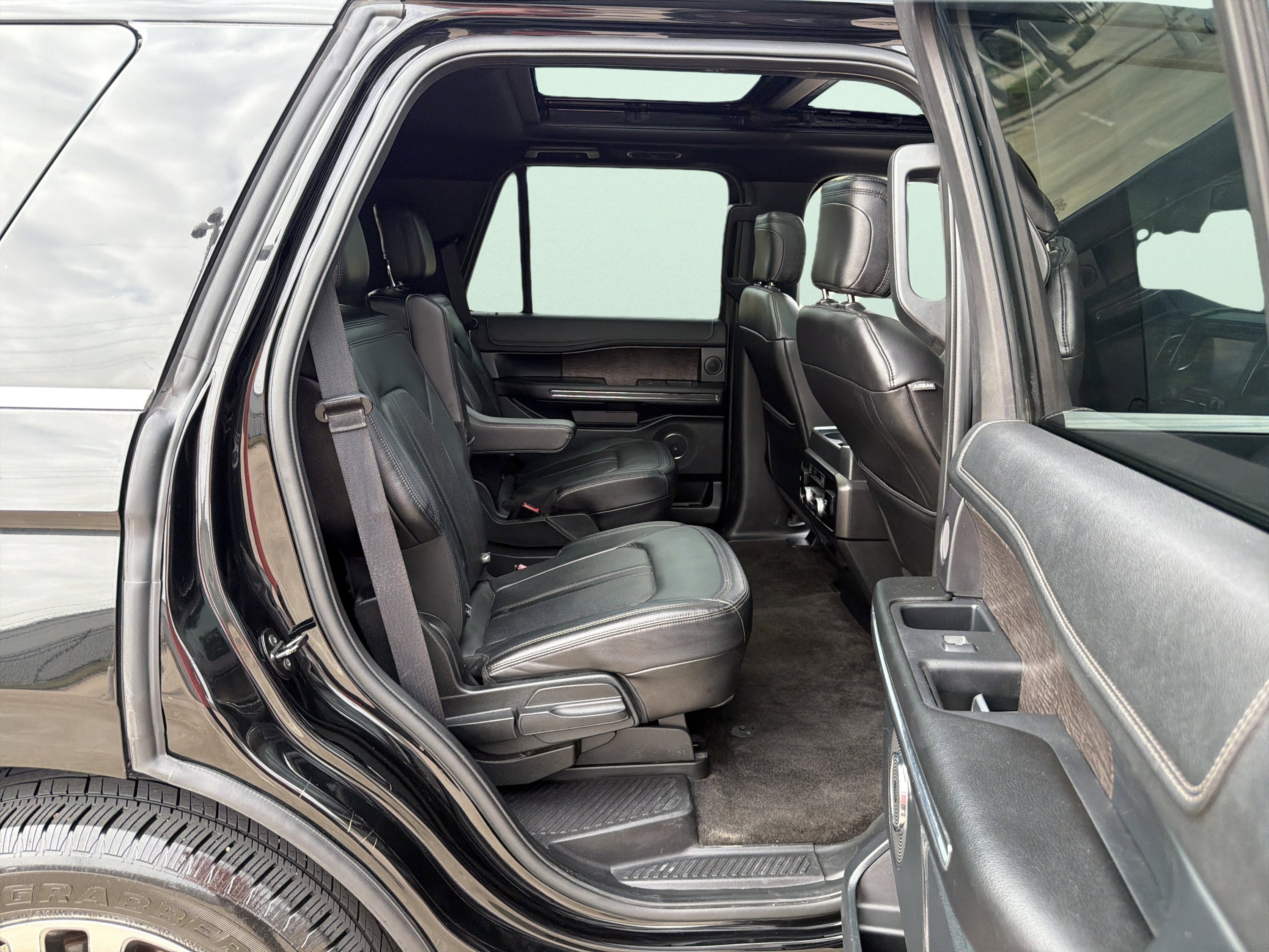 Used 2018 Ford Expedition Limited w/ Equipment Group 301A RWD image 32