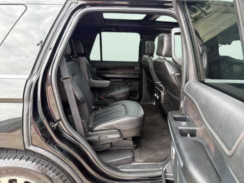Used 2018 Ford Expedition Limited w/ Equipment Group 301A RWD image 32