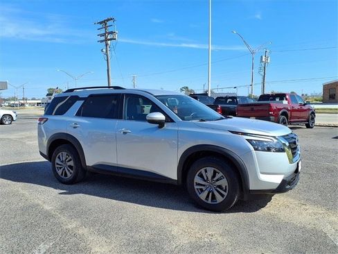 Used 2025 Nissan Pathfinder SV image 21