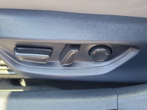 Used 2025 Toyota Camry SE w/ Convenience Package FWD image 20