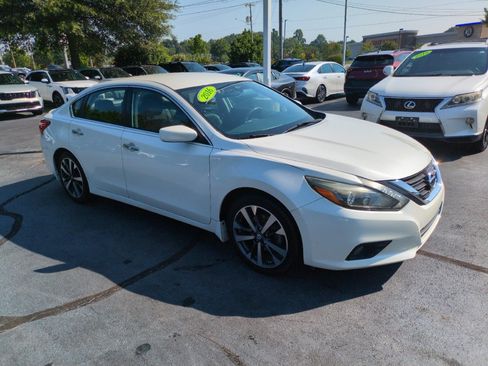 Used 2016 Nissan Altima 2.5 SR w/ LED Appearance Package FWD image 1
